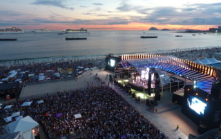 Por do Sol no Show da Virada em Copacabana, Rio de Janeiro.